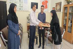 تقدیر از دکتر معصومه ظرافت، متخصص اطفال به پاس همکاری مؤثر در برنامه رشد و تکامل کودکان