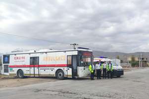 استقرار و آماده‌باش اتوبوس آمبولانس در محورهای مواصلاتی فیروزآباد