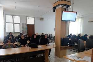 نشست آموزشی مربیان مدارس فیروزآباد با محوریت طرح سفیران سلامت برگزار شد