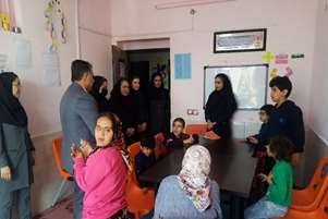 آموزش بهداشت دهان و دندان و توزیع پک‌های بهداشتی در مرکز لاله و لادن بهزیستی فیروزآباد