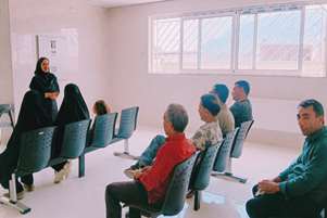 سرآغاز تغییری مثبت در سلامت روان جامعه؛ خودآگاهی محور نخستین گام آموزشی/ برگزاری نخستین جلسه از سلسله کارگاه‌های ده‌گانه مهارت‌های زندگی در پرزیتون فیروزآباد