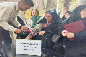 برپایی میز خدمت سلامت و سنجش فشار خون سالمندان در پارک ولیعصر به مناسبت روز جهانی قلب و هفته سالمند