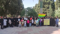 برگزاری پیاده‌روی خانوادگی و پرواز بادکنک‌هایی با شعار همه برای ایران جوان، به مناسبت هفته ملی جمعیت در فیروزآباد
